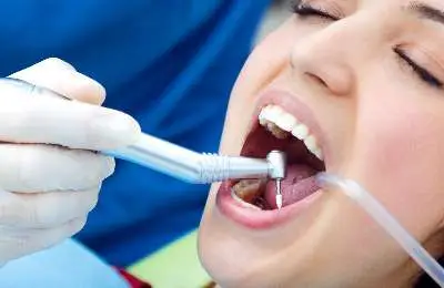 স্মাইল ডেন্টাল কেয়ারে সেবার পর সন্তুষ্ট রোগীর হাসি